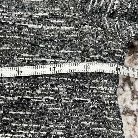 Chicago Bears NFL Zip-Up Sweater – New With Tags - Picture 8 of 8